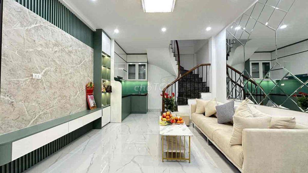 CHỦ CHÀO KỊCH SÀN CHỈ CÒN 5 TỶ nhỉnh, 6 tầng, mặt tiền 4m vuông