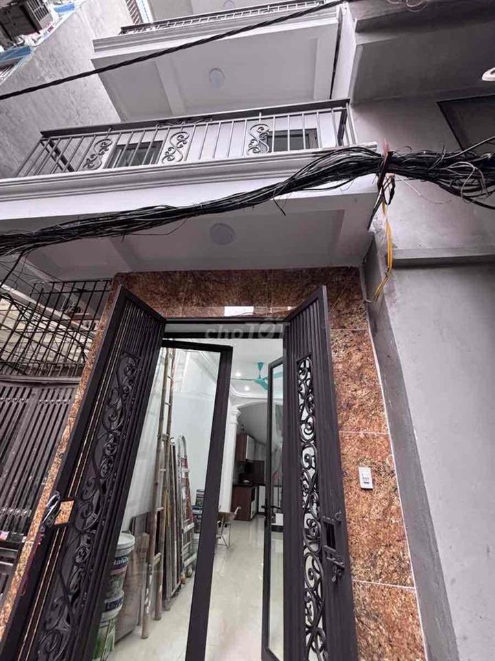 Bán nhà trung tâm phường Hoàng Mai , nhà ở vuông vắn 5m ra đường ô tô
