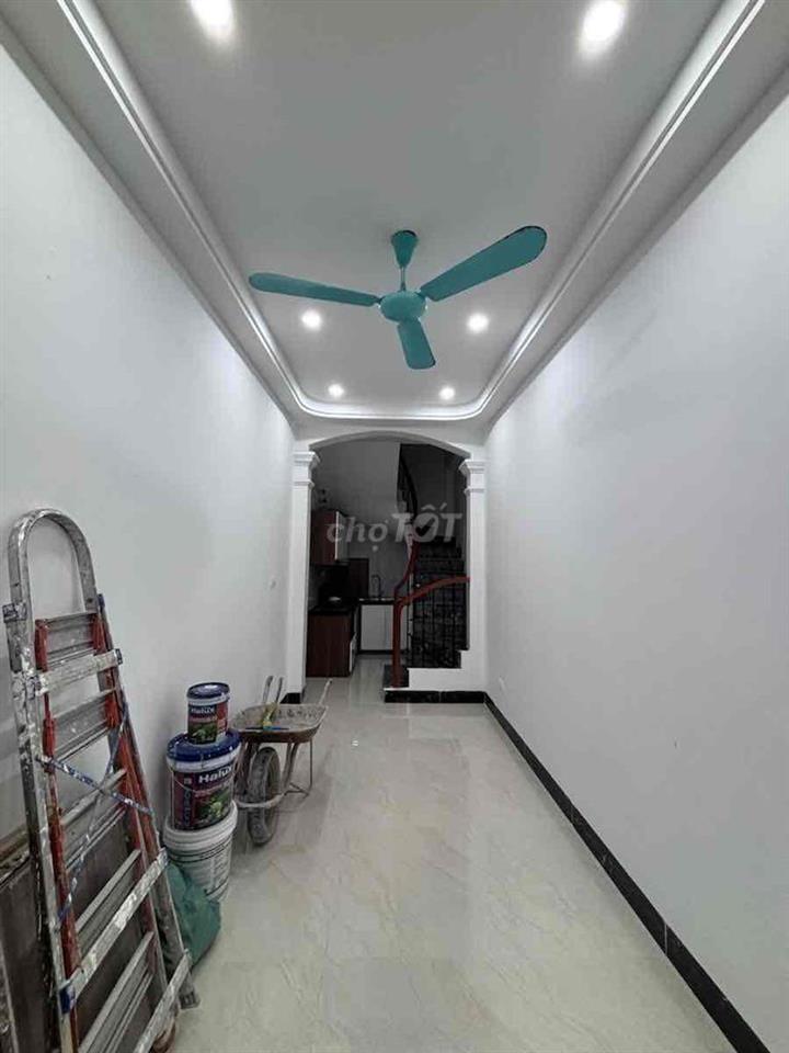 Bán nhà trung tâm phường Hoàng Mai , nhà ở vuông vắn 5m ra đường ô tô