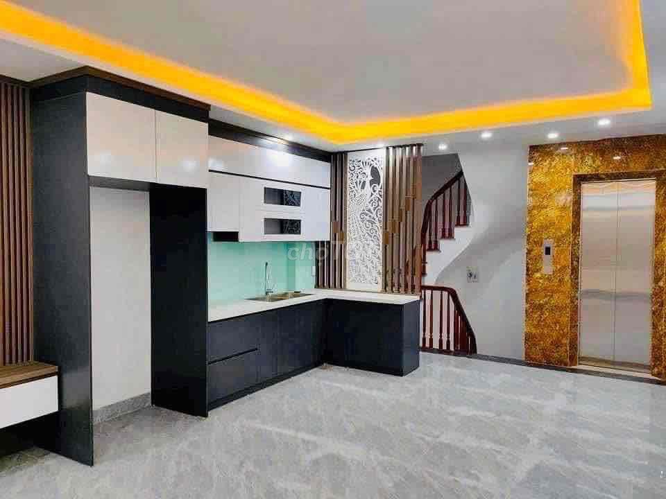Mình cần bán căn nhà Linh Đàm, 6 tầng có thang máy, ngõ thông, ô tô đỗ