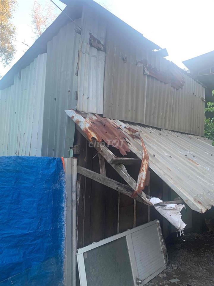 Nhà hơi nát xã nhà bè