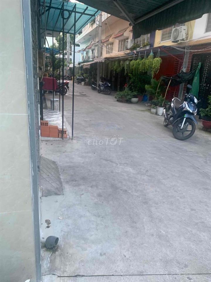 Nhà hơi nát xã nhà bè