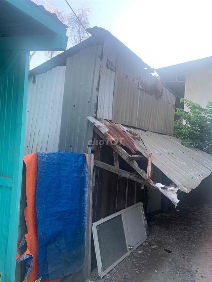 Nhà hơi nát xã nhà bè