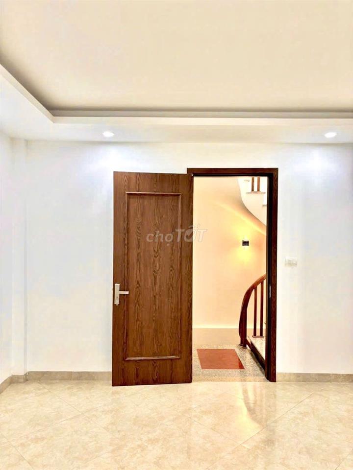 Chính chủ bán nhà 5 tầng tại số nhà 34G, ngõ 272 Ngọc Hồi.