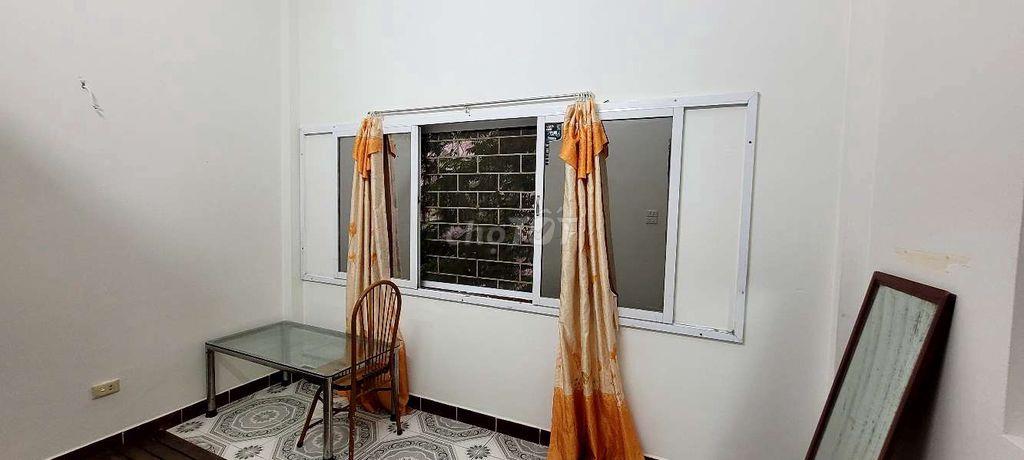 Nhà mới sửa chỉ cho hộ gia đình thuê hoặc làm văn phòng
