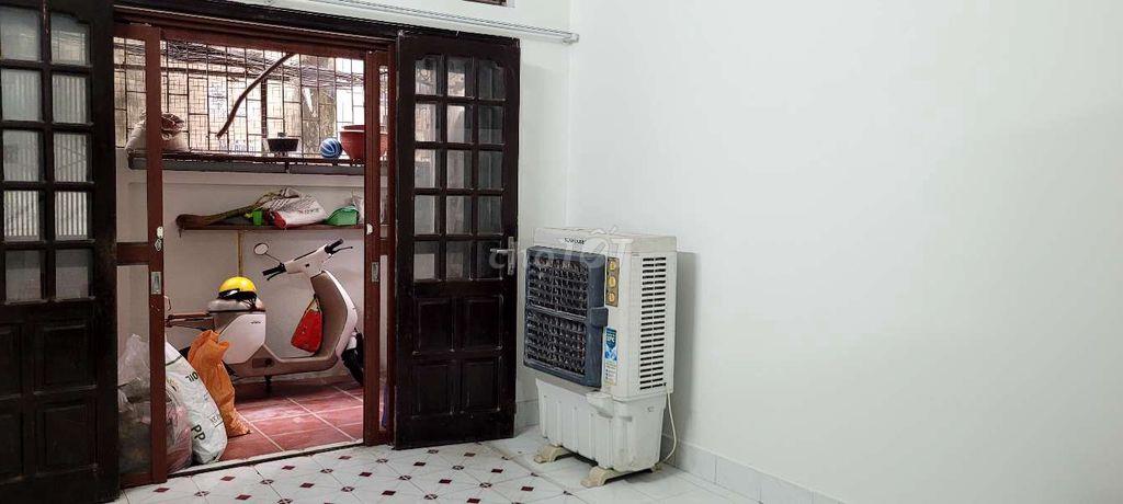 Nhà mới sửa chỉ cho hộ gia đình thuê hoặc làm văn phòng