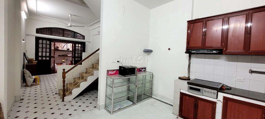 Nhà mới sửa chỉ cho hộ gia đình thuê hoặc làm văn phòng