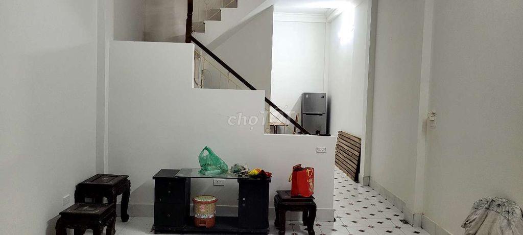 Nhà mới sửa chỉ cho hộ gia đình thuê hoặc làm văn phòng