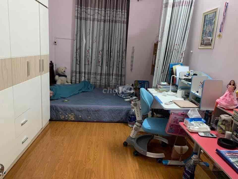 cho thuê nguyên căn nhà4tầng3 ngủ khép kín, đủ đồ, khu nguyễn chính