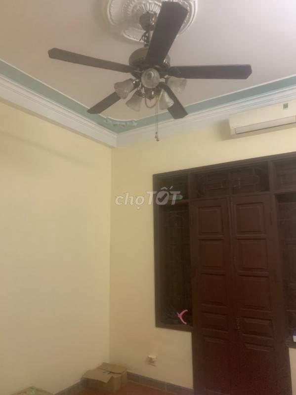 Cho thuê nhà rộng riêng biệt đẹp ngõ 156 Tam Trinh, 3PN, 8,5tr/th