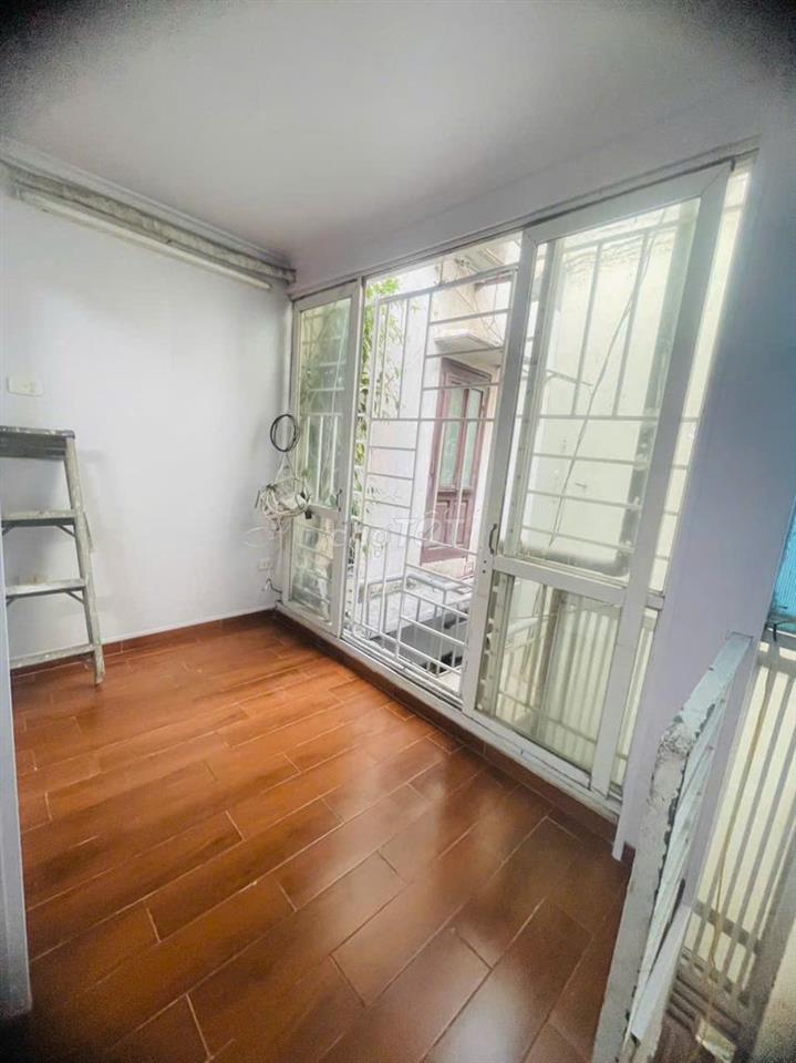 Cho thuê nhà mới 42m2 x 2T, phố Phó Đức Chính  KD online, Gđ ở, 10tr