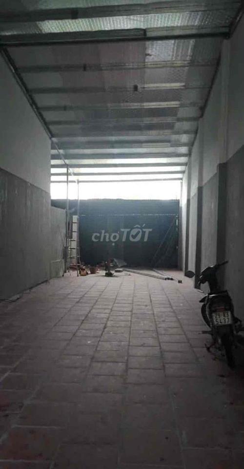 xưởng 100m2 phố nam dư, có gác xép, đường rộng 2 ô tô tránh nhau