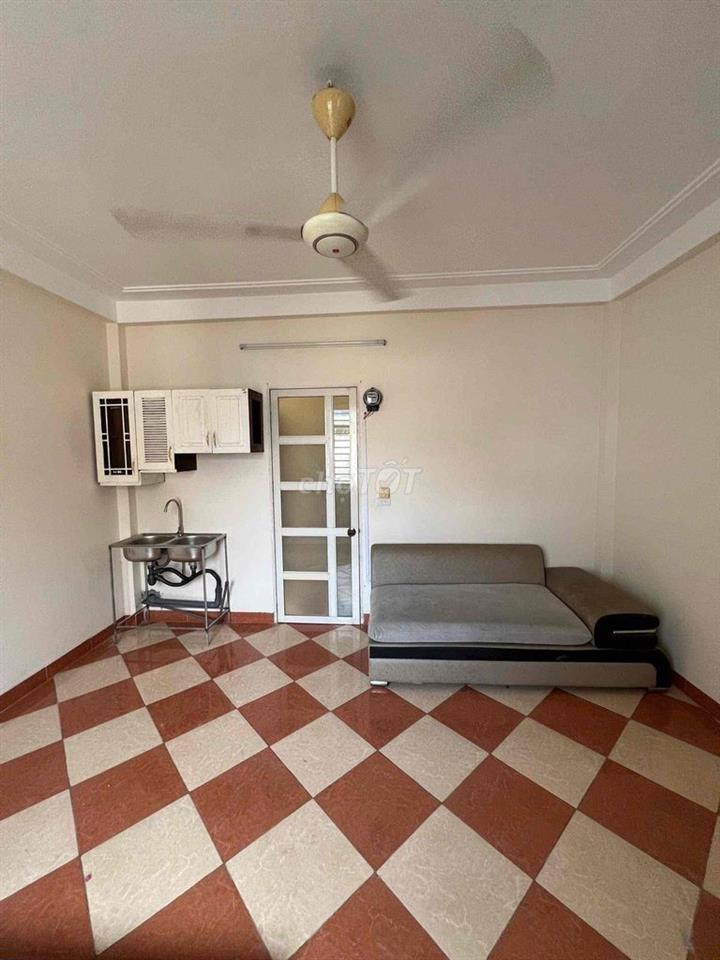 CHO THUÊ PHÒNG TRỌ TẦNG 4 BẰNG LIỆT DT25m2 VSC Giá 2,7TR (TL)
