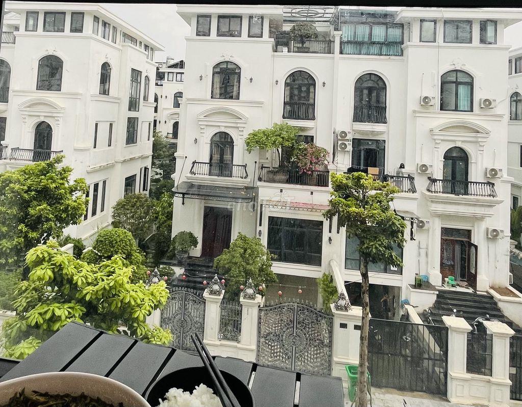 Phòng khép kín trong biệt thự Louis city Hoàng Mai
