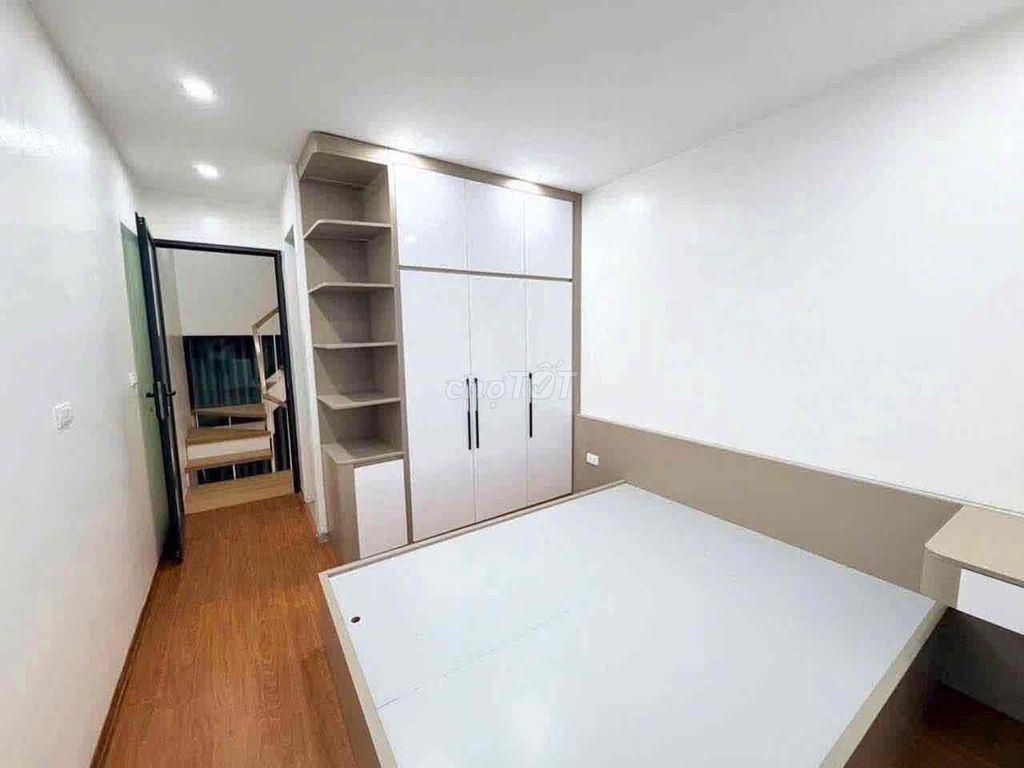 CHO THUÊ NGUYÊN CĂN NHÀ PHỐ NGỌC THUỴ - Ô TÔ ĐỖ GẦN - 3PN- NỘI THẤT