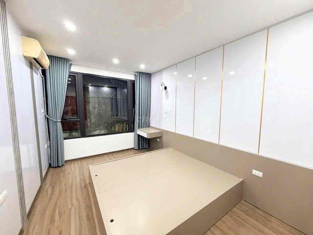 CHO THUÊ NGUYÊN CĂN NHÀ PHỐ NGỌC THUỴ - Ô TÔ ĐỖ GẦN - 3PN- NỘI THẤT