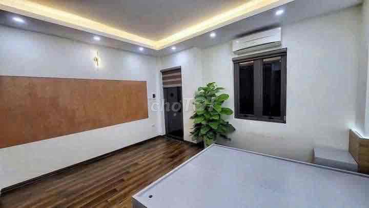 CHO THUÊ NHÀ MỚI NGUYÊN CĂN LÔ GÓC THẠCH BÀN-Ô TÔ VÀO NHÀ NỘI THẤT CB