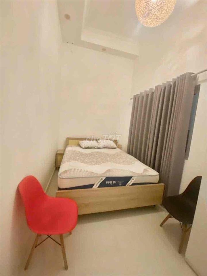 CHO THUÊ MẶT BẰNG KINH DOANH PHỐ NGỌC THUỴ - LÔ GÓC - Ô TÔ TRÁNH 10TR