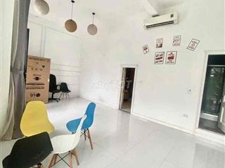 CHO THUÊ MẶT BẰNG KINH DOANH PHỐ NGỌC THUỴ - LÔ GÓC - Ô TÔ TRÁNH 10TR
