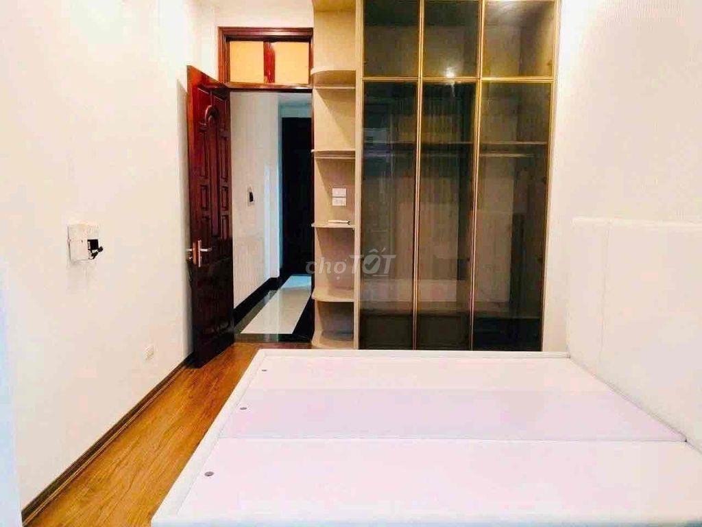 CHO THUÊ NHÀ NGUYÊN CĂN PHỐ NGỌC THUỴ - VỈA HÈ - Ô TÔ TRÁNH,4PN 12Tr