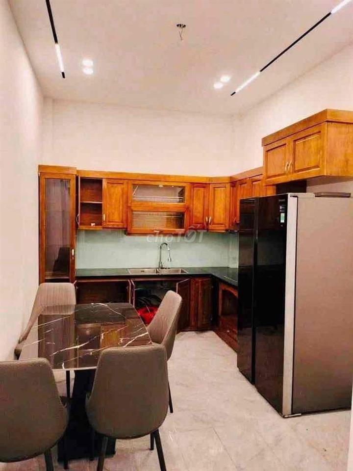 CHO THUÊ NHÀ NGUYÊN CĂN PHỐ NGỌC THUỴ - VỈA HÈ - Ô TÔ TRÁNH,4PN 12Tr