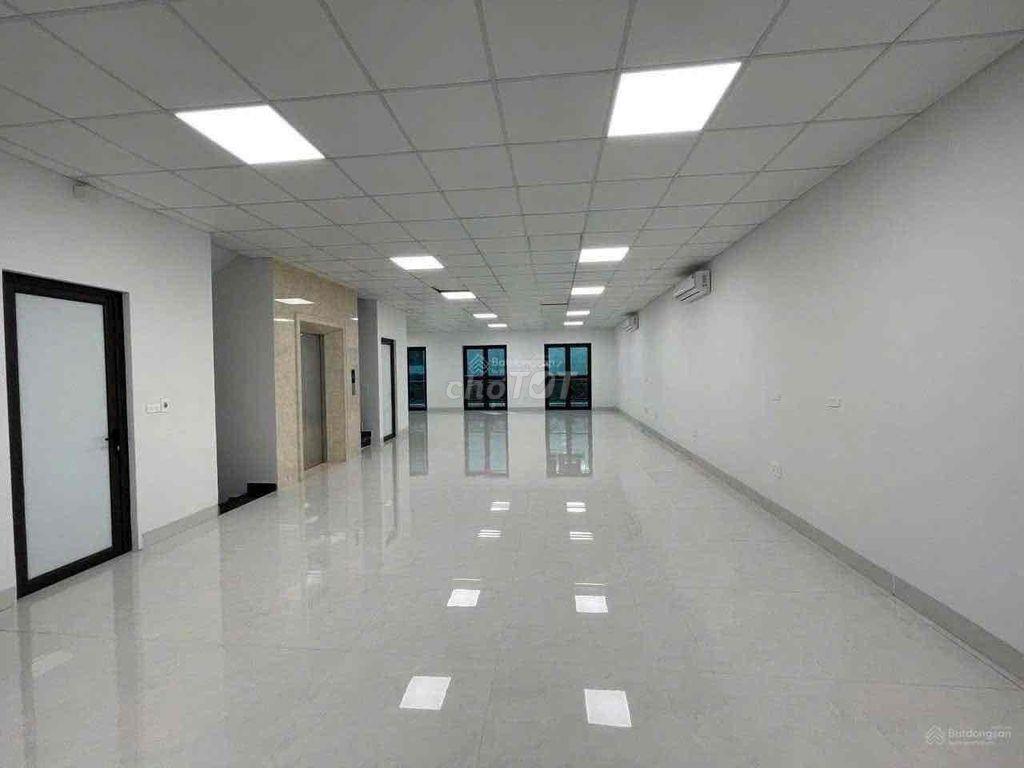 CHO THUÊ MBKD TẦNG 2 TẠI NGÔ GIA TỰ - THANG MÁY THÍCH HỢP LÀM VP, SPA