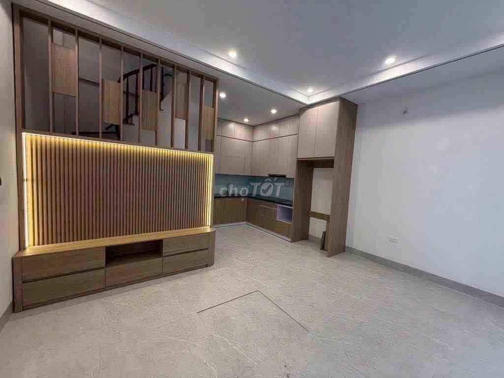 CHO THUÊ NHÀ NGUYÊN CĂN TẠI CỰ KHỐI - NHÀ MỚI 3PN- NỘI THẤT CƠ BẢN