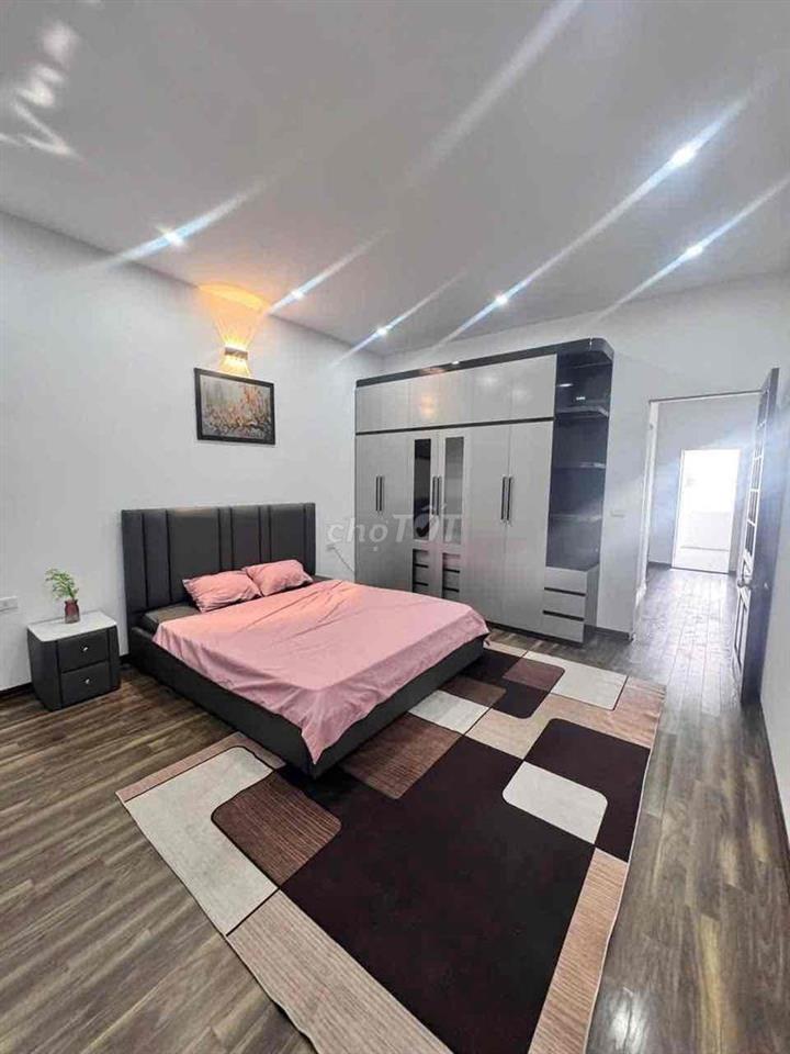 CHO THUÊ NHÀ NGUYÊN CĂN PHỐ CHU HUY MÂN - PHÚC ĐỒNG - Ô TÔ ĐỖ GẦN -3PN