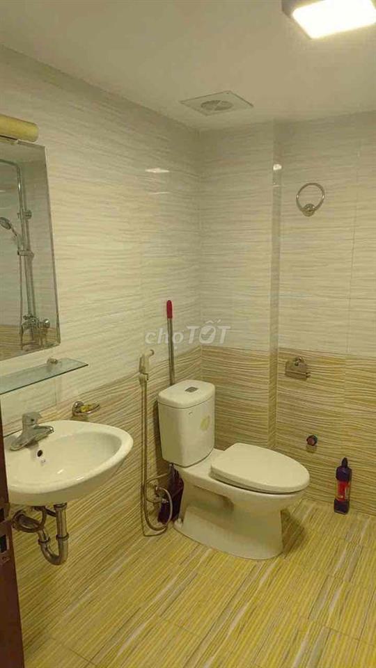 Cho Thuê nhà 5Tầng Ngọc Thuỵ 3PN, ô tô 7 chỗ vào nhà, nội thất cơ bản