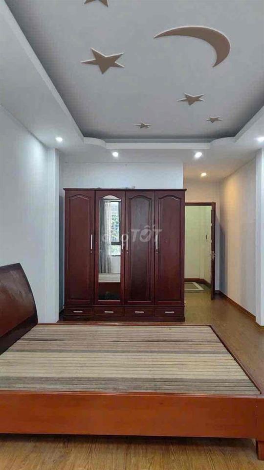 Cho Thuê nhà 5Tầng Ngọc Thuỵ 3PN, ô tô 7 chỗ vào nhà, nội thất cơ bản