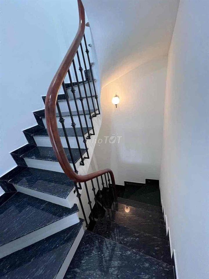 tôi chính chủ bán nhà 5 tầng mới phố cổ quận Long biên