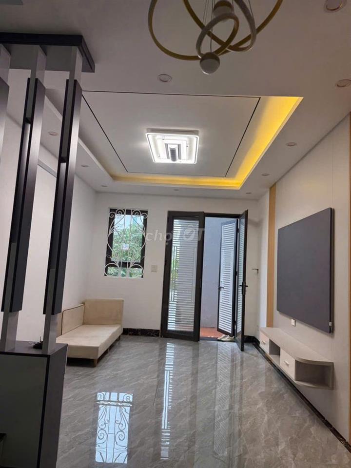 Nhà 5 tầng mới cứng tại Phường Thạch Bàn, Long Biên