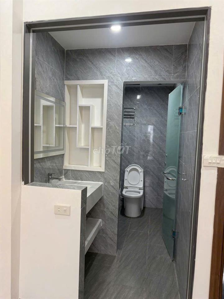 Nhà 5 tầng mới cứng tại Phường Thạch Bàn, Long Biên