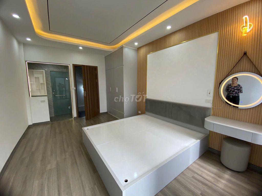 Nhà 5 tầng mới cứng tại Phường Thạch Bàn, Long Biên