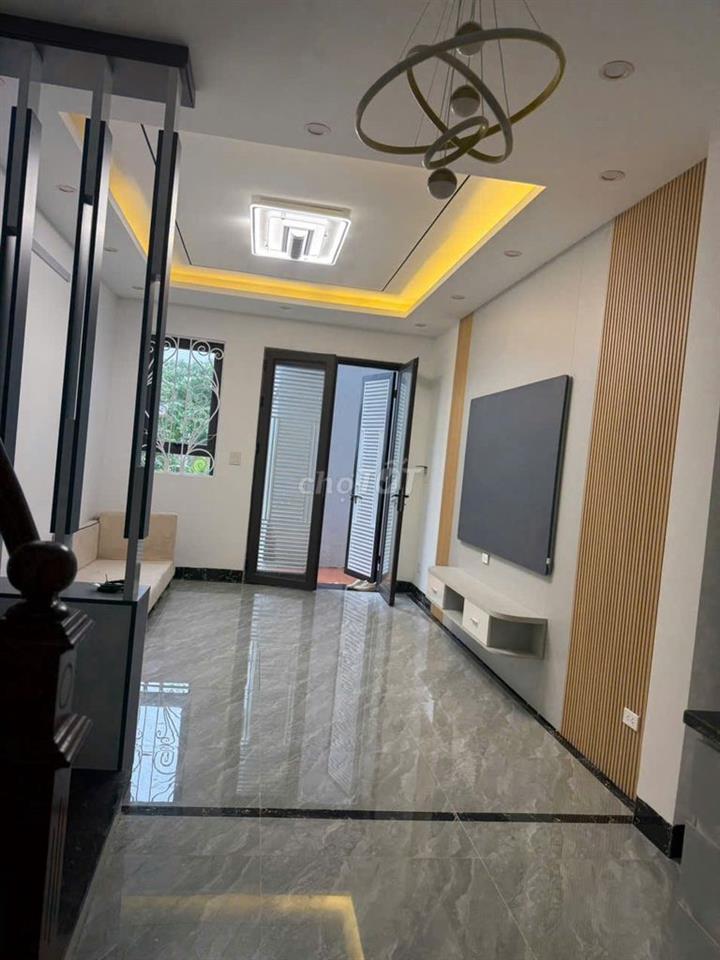 Nhà 5 tầng mới cứng tại Phường Thạch Bàn, Long Biên