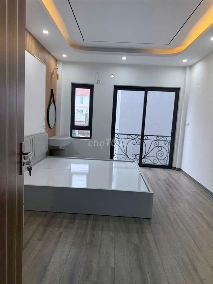 Nhà 5 tầng mới cứng tại Phường Thạch Bàn, Long Biên