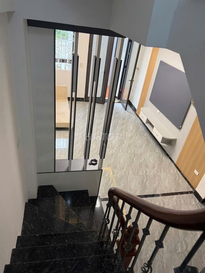 Nhà 5 tầng mới cứng tại Phường Thạch Bàn, Long Biên
