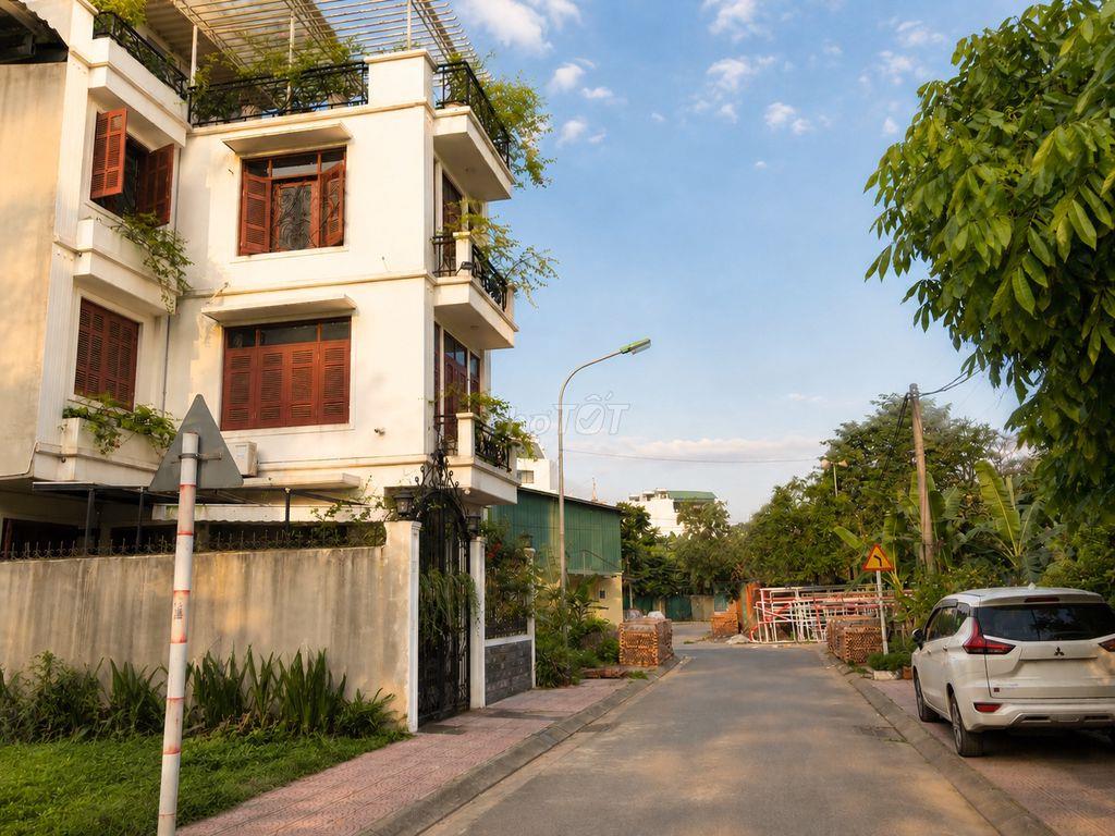 NHÀ ĐẸP LB MT 7M - Ô TÔ TRÁNH - GẦN HỒ - YÊN TĨNH - VÀO NỘI ĐÔ 20 PHÚT