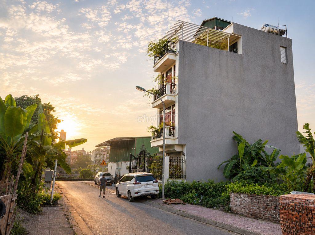 NHÀ ĐẸP LB MT 7M - Ô TÔ TRÁNH - GẦN HỒ - YÊN TĨNH - VÀO NỘI ĐÔ 20 PHÚT