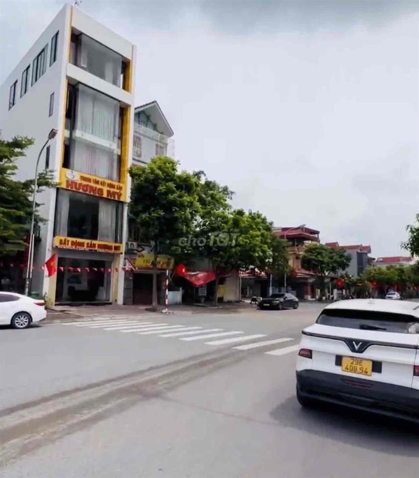 Bán nhà đất đấu giá lô góc 2 mặt đường to