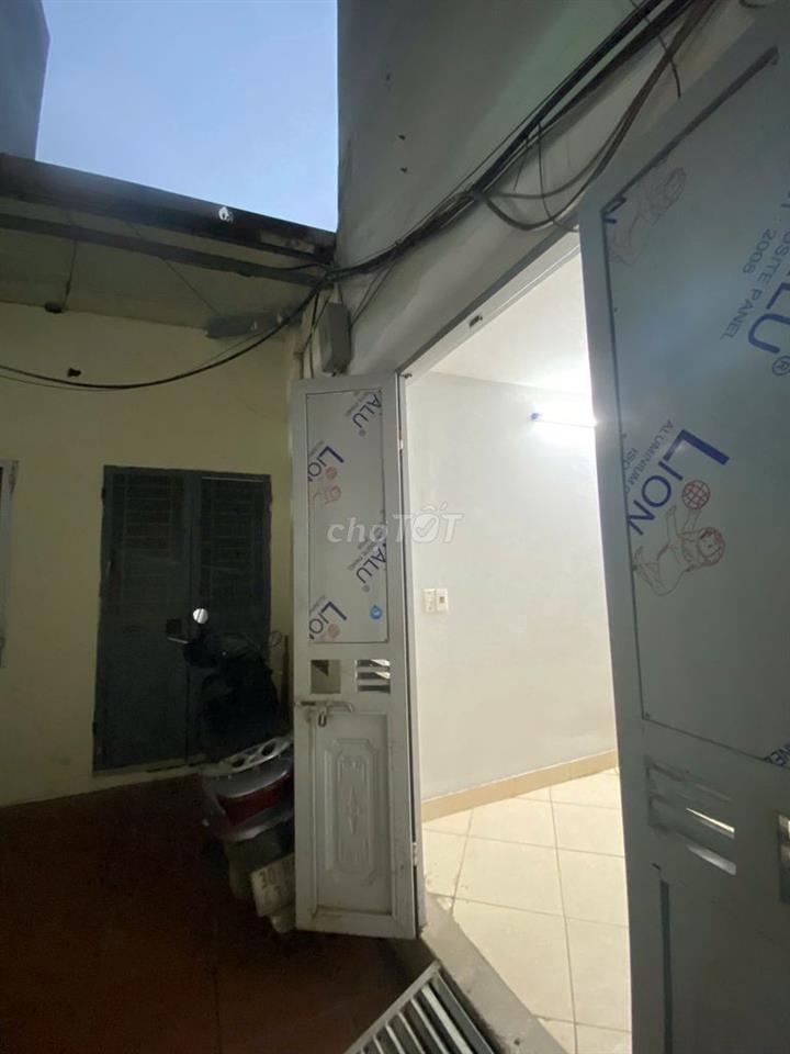 Chính chủ cho thuê nhà riêng 2 tầng 60m2, Có điều hòa,nóng lạnh