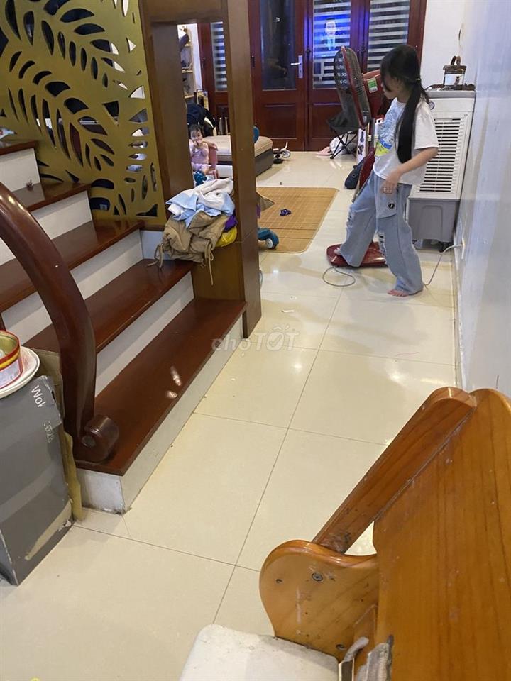 Cần cho thuê nhà 3 tầng