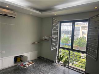cho thuê tầng 1-2-4 mặt phố Hồng tiến