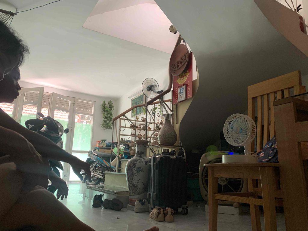 Phòng trọ 40m2 gần cầu Long Biên, ngập ánh nắng