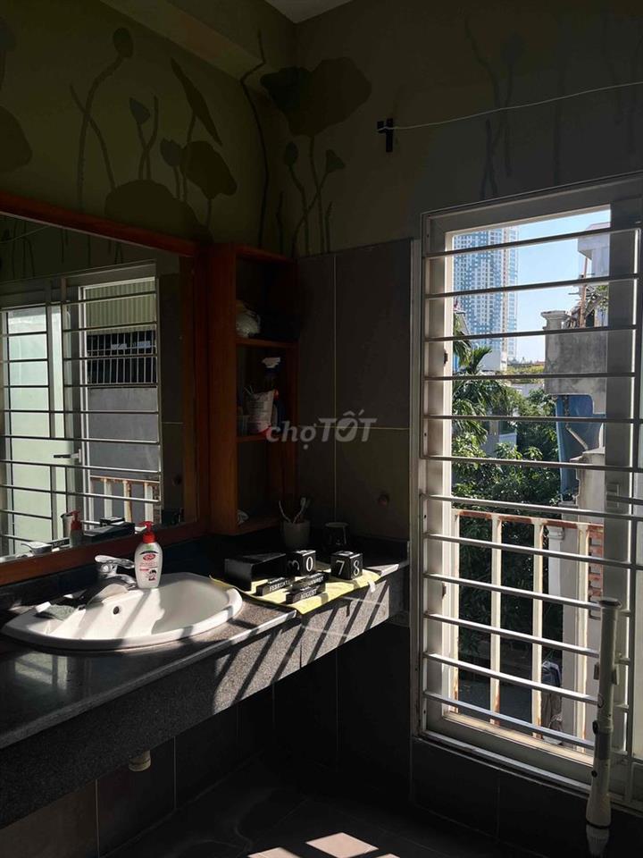 Phòng trọ 40m2 gần cầu Long Biên, ngập ánh nắng