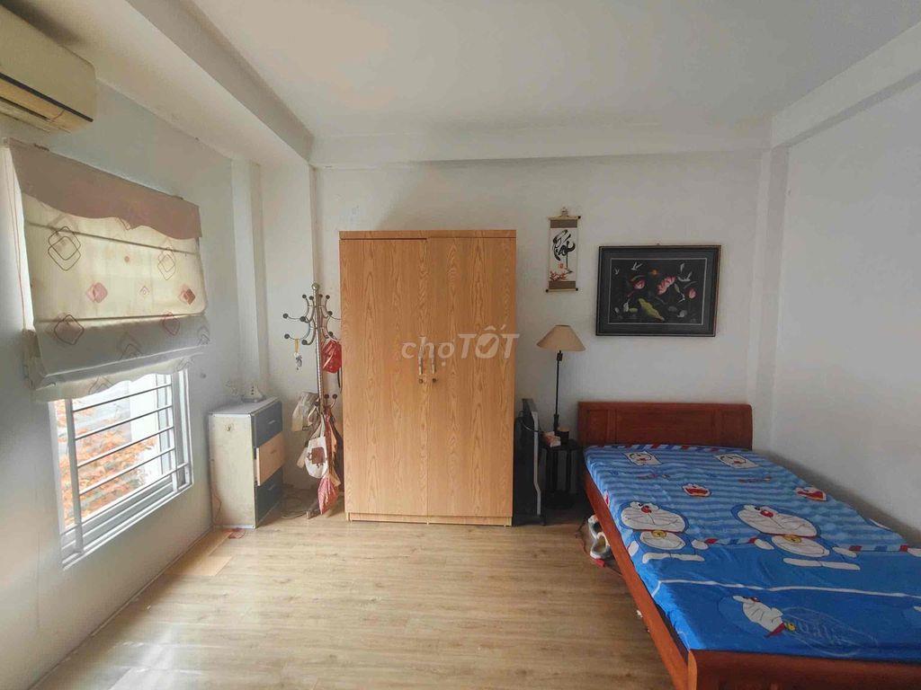 Phòng trọ 40m2 gần cầu Long Biên, ngập ánh nắng