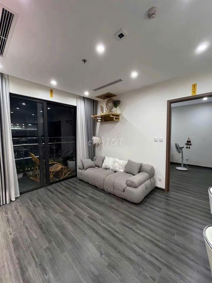 Bán gấp căn 2 ngủ 2wc tòa Tokin ,Smart City- 5 tỷ - đầy đủ đồ 