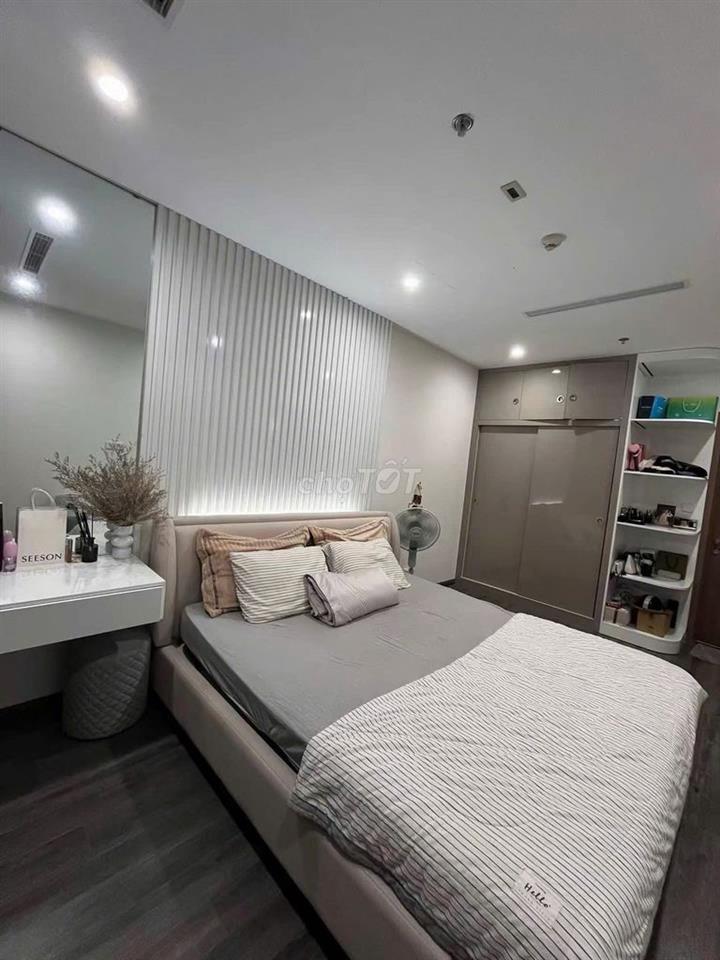Bán gấp căn 2 ngủ 2wc tòa Tokin ,Smart City- 5 tỷ - đầy đủ đồ 