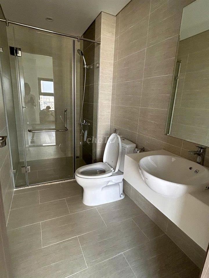 Cho thuê căn góc 2n2+ 64m tòa GS , ban công ĐN - 8tr5