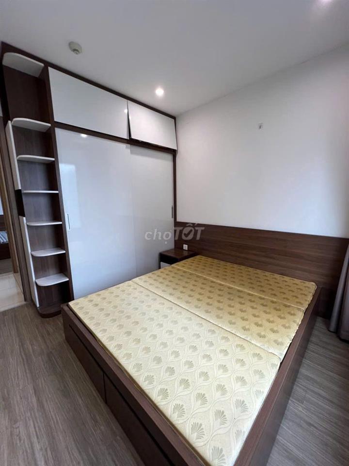 Chính chủ cho thuê 3 ngủ 2wc S102 -75m - giá 13tr5 - đủ đồ - Vin Smart